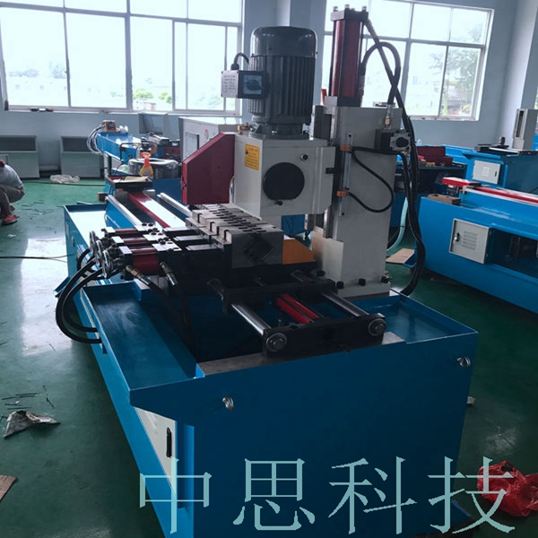 切管機(jī)采購(gòu)回去之后，很多企業(yè)并沒(méi)有完全了解切管機(jī)使用的工人
